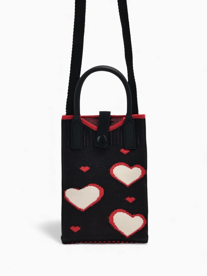 Сумка для телефона «Сердечки», на кнопке, с длинным ремнём, чёрная
