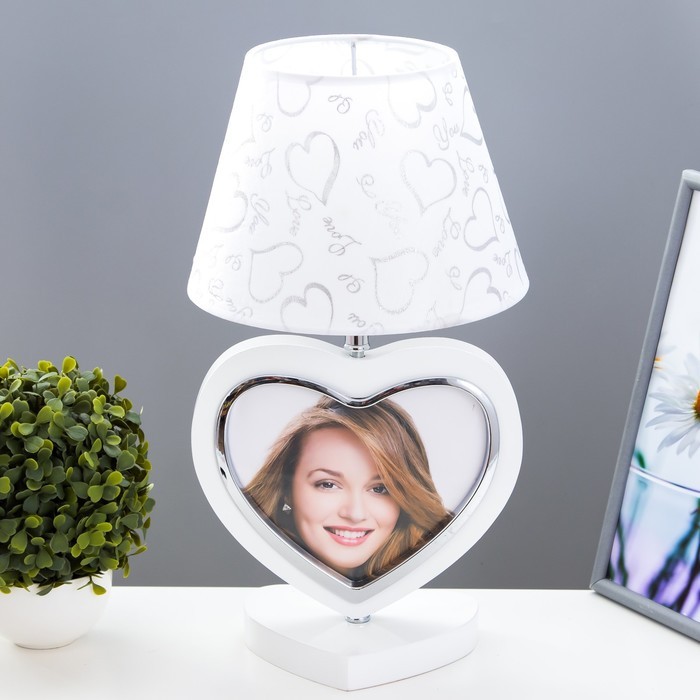 Настольная лампа "Портрет" с фоторамкой E27 40Вт белый 23х23х42 см RISALUX