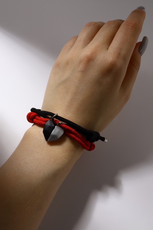 Браслеты парные «Неразлучники» на магните, половинки сердца, чёрно-красные, d=7 см