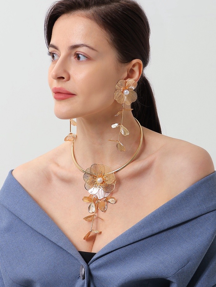 Набор 2 предмета: серьги, колье «Цветок» бусина и стразик, белый в золоте, d=14 см