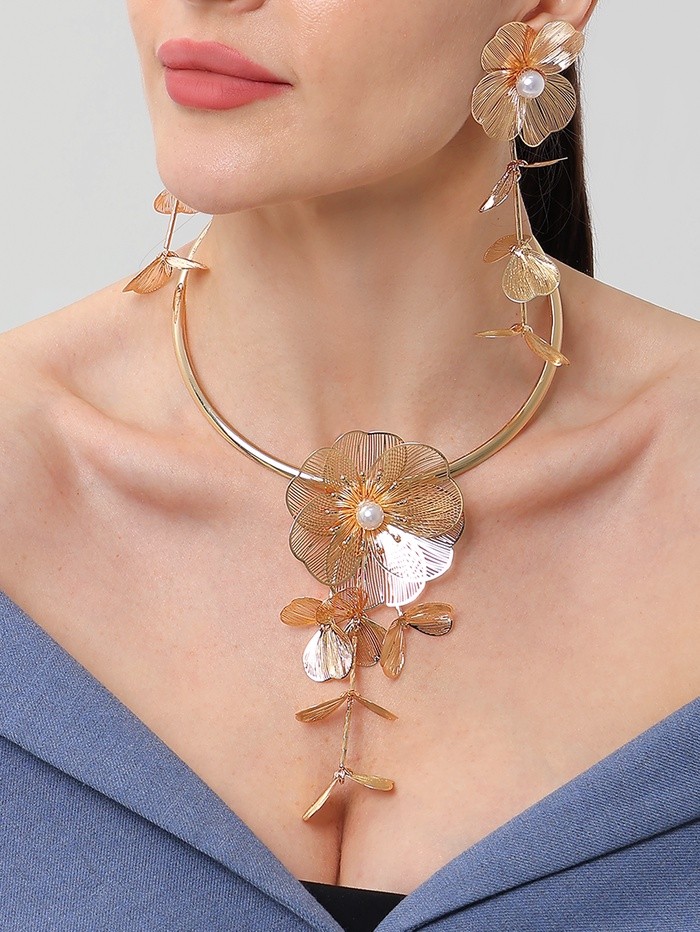 Набор 2 предмета: серьги, колье «Цветок» бусина и стразик, белый в золоте, d=14 см