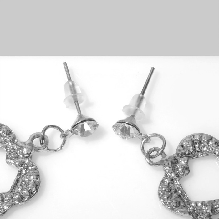 Серьги со стразами «Сердце» переплетение, белые в серебре