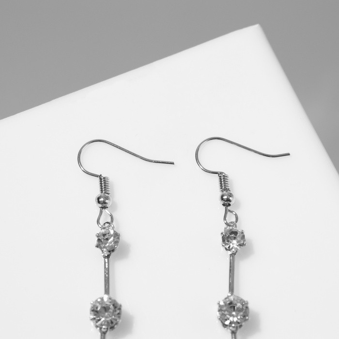 Серьги висячие со стразами «Капли» дорожка, цвет белый в серебре, 6,2 см