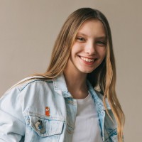 Значок «Графичные животные» лиса, оранжево-белый в золоте