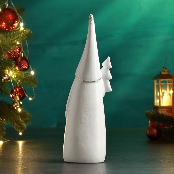 Фигура "Гном с ёлкой большой" белый с посеребрением